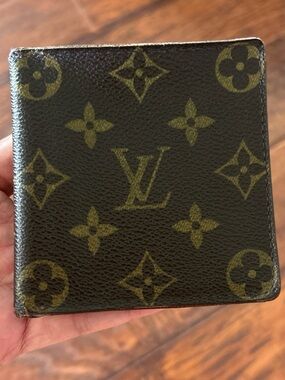 Louis Vuitton MEN’s BIFOLD Wallet -